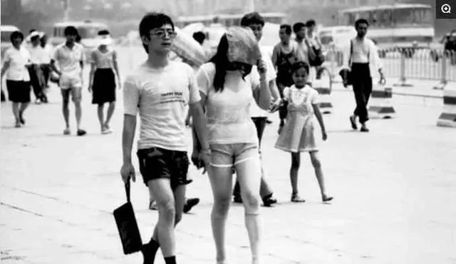 10張「30年前的台灣VS.中國」生活差異照 中國男人逛街「下半身穿搭」意外超fashion