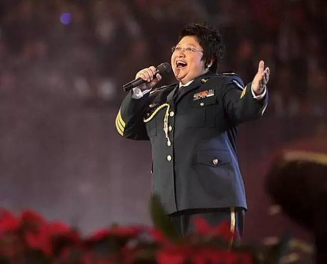 韓紅罕見全家照曝光,如此心酸令人心疼,網友:難怪一直不公開!