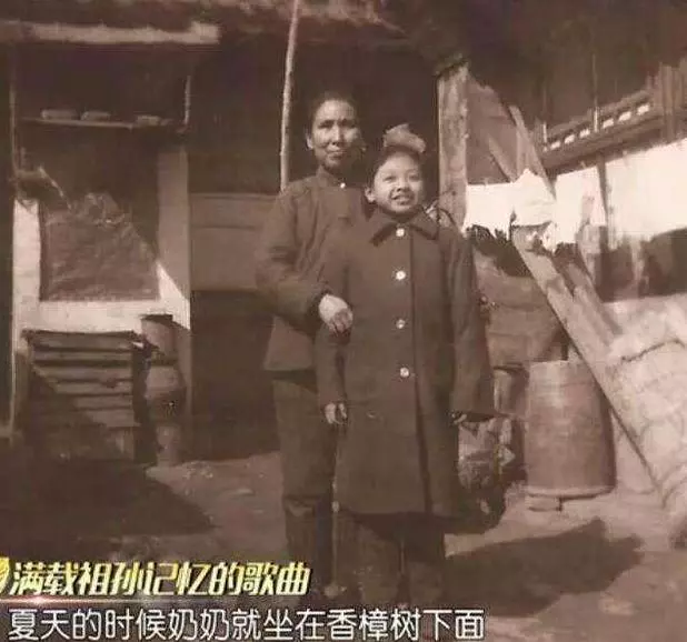 韓紅罕見全家照曝光,如此心酸令人心疼,網友:難怪一直不公開!