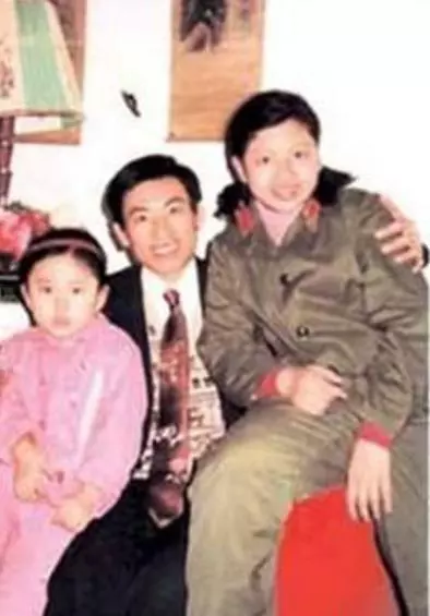 韓紅罕見全家照曝光,如此心酸令人心疼,網友:難怪一直不公開!
