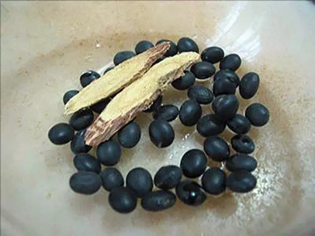 「甘草黑豆湯」能幫助調理身體「解百毒」,做法在這裡!