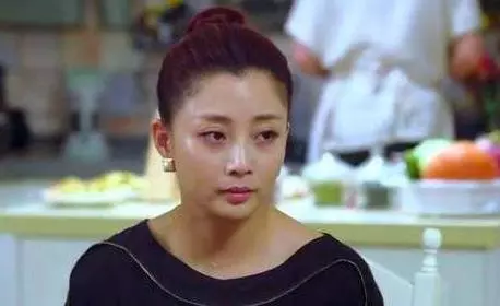 俺送弟弟一套房,回家後婆婆讓離婚,俺給她看工資單,她渾身發抖