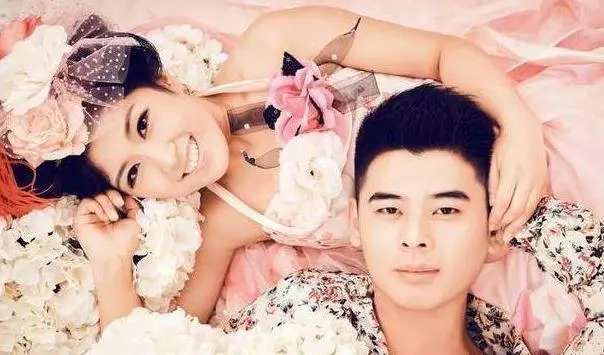 俺送弟弟一套房,回家後婆婆讓離婚,俺給她看工資單,她渾身發抖
