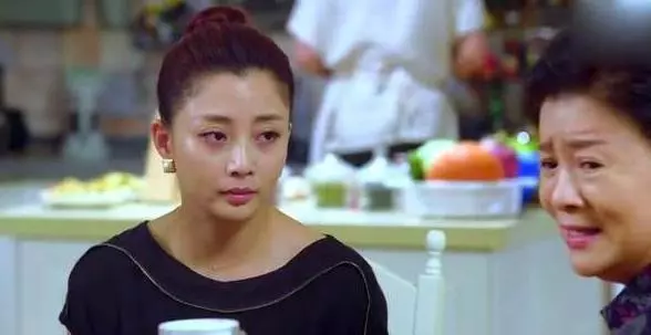 俺送弟弟一套房,回家後婆婆讓離婚,俺給她看工資單,她渾身發抖