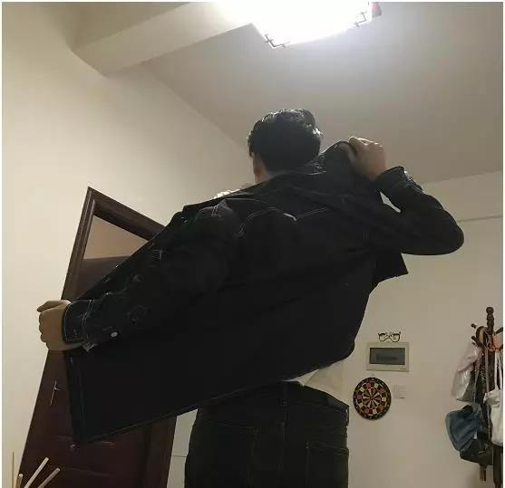 男子結婚五次,妻子總在新婚夜大叫逃跑,脫下上衣後,鄉親捂緊嘴