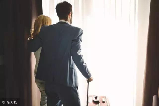 出差回來親了下老婆,兒子大叫一聲,不久把婚離了