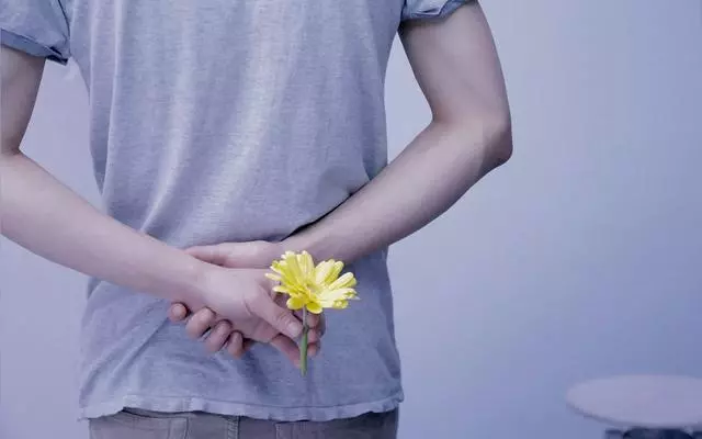 出差回來親了下老婆,兒子大叫一聲,不久把婚離了
