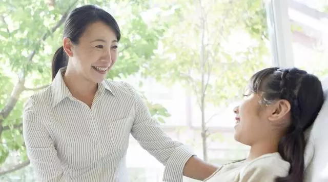 瞞著妻子給前妻買套房,妻子住院我賣房湊錢,醫生拿出遺書俺淚目