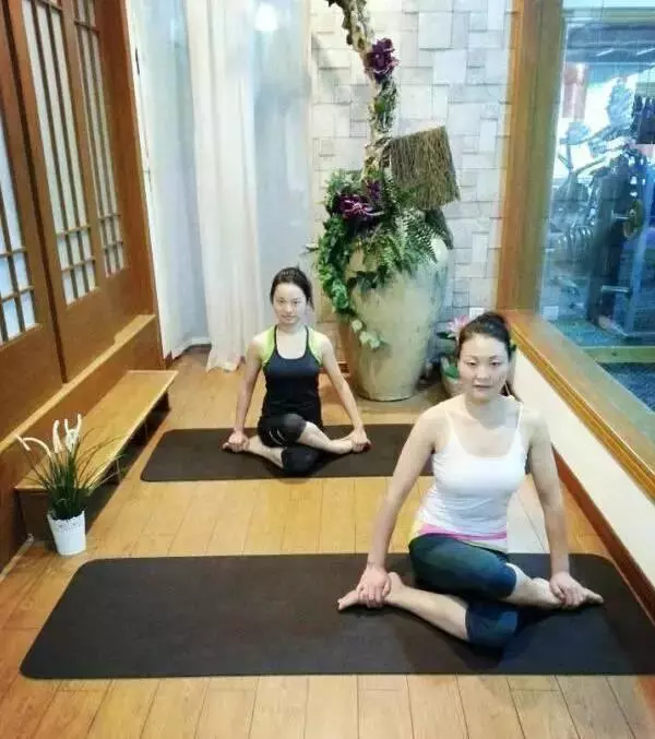 新手入門「瑜伽25式」,每天練一次,肩頸痠痛全消除!