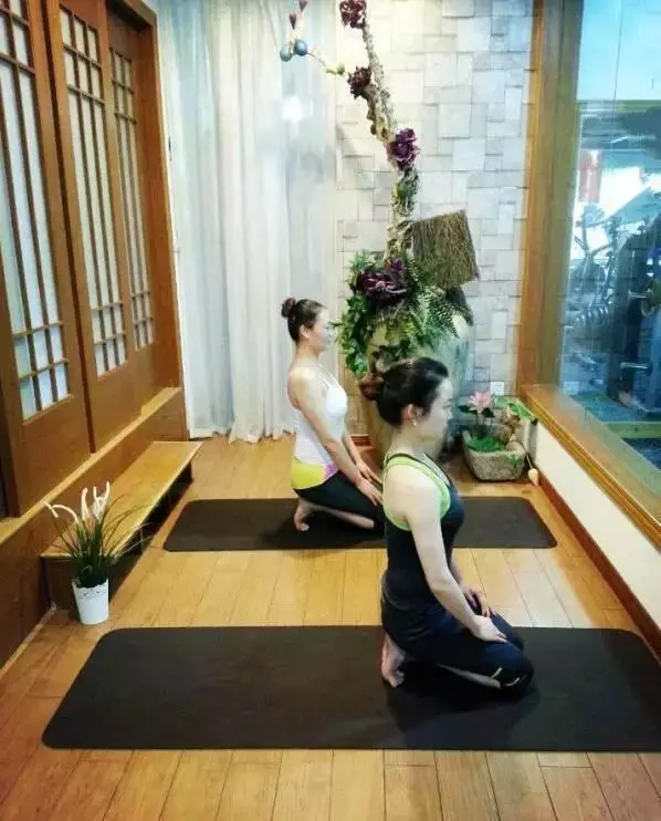 新手入門「瑜伽25式」,每天練一次,肩頸痠痛全消除!