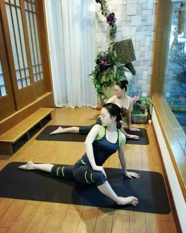 新手入門「瑜伽25式」,每天練一次,肩頸痠痛全消除!
