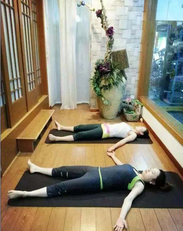 新手入門「瑜伽25式」,每天練一次,肩頸痠痛全消除!