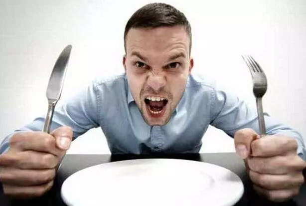 晚餐影響壽命?養生專家:長壽的人,吃晚飯時不會犯這3個錯誤