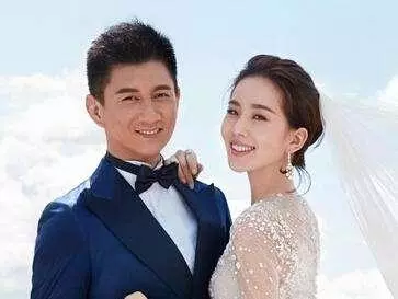 劉詩詩結婚三年終於懷上,吳奇隆緊張護妻,肚子大到藏不住!