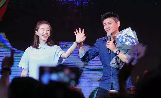 劉詩詩結婚三年終於懷上,吳奇隆緊張護妻,肚子大到藏不住!
