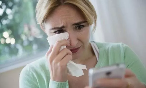 離婚五年,女兒玩我手機誤給前夫發:我愛你,看到回復我淚流滿面