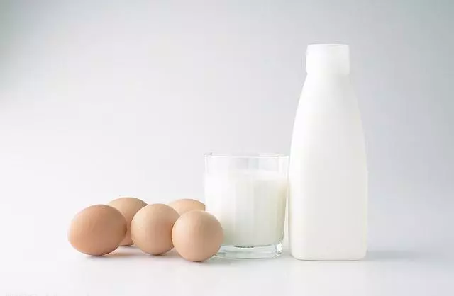 牛奶中全是防腐劑?喝牛奶有毒致癌?知道了這些,才能健康喝牛奶
