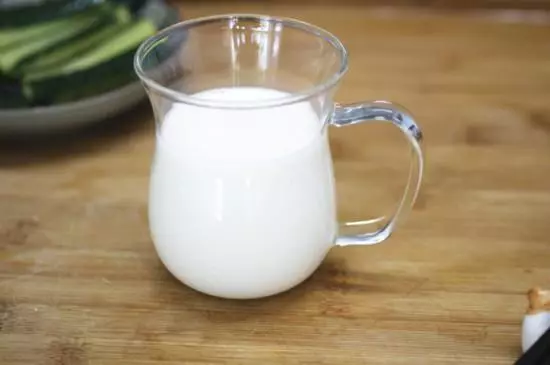 牛奶中全是防腐劑?喝牛奶有毒致癌?知道了這些,才能健康喝牛奶