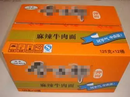 我坐月子婆婆不管我,婆婆生病住院我送箱方便麵,她打開後感動哭