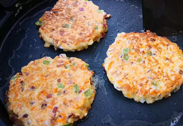 早餐餅這樣做比肉都香,簡單快速,一勺一個,10分鐘就能做好