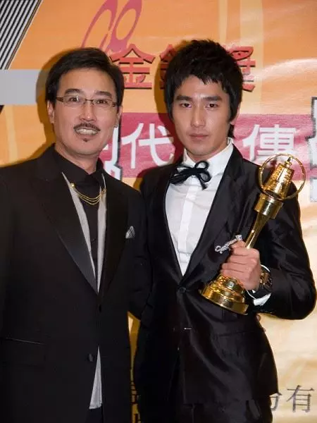 兒子比爹紅的五對明星,謝霆鋒上榜,他的兒子19歲就成影帝!