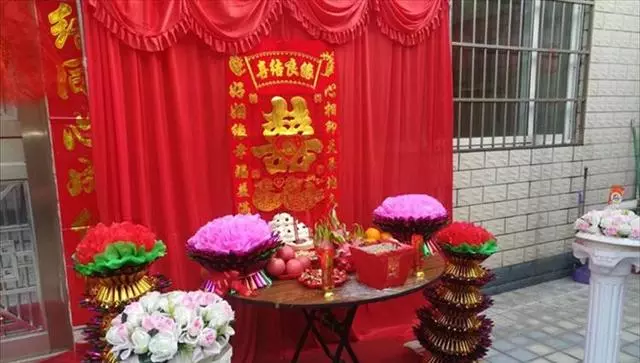 前夫去世,俺帶著女兒改嫁,婚後第二年看望婆婆,打開門俺蒙了