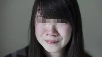 結婚那天,婆家只給了五萬彩禮,而打開父母給我的嫁妝,我哭了