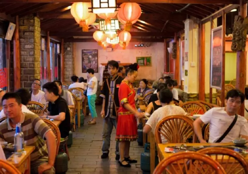 嫂子嫁過來沒給彩禮,我結婚她卻給五萬做嫁妝,哥哥一句話我哭了