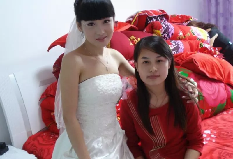 嫂子嫁過來沒給彩禮,我結婚她卻給五萬做嫁妝,哥哥一句話我哭了
