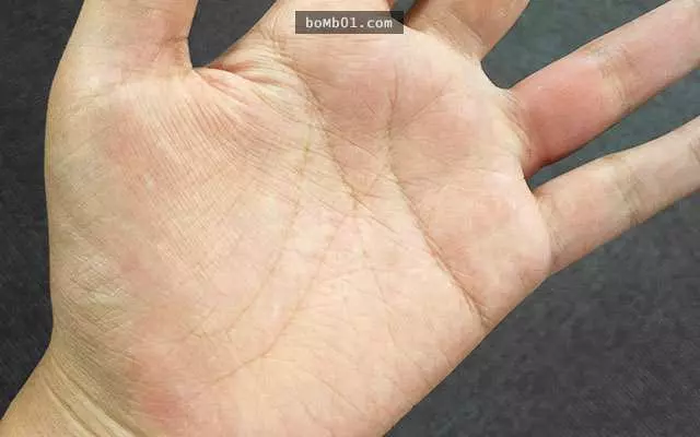 如果你的手掌有「M字型」掌紋的話,那你一定要注意 !很重要 !