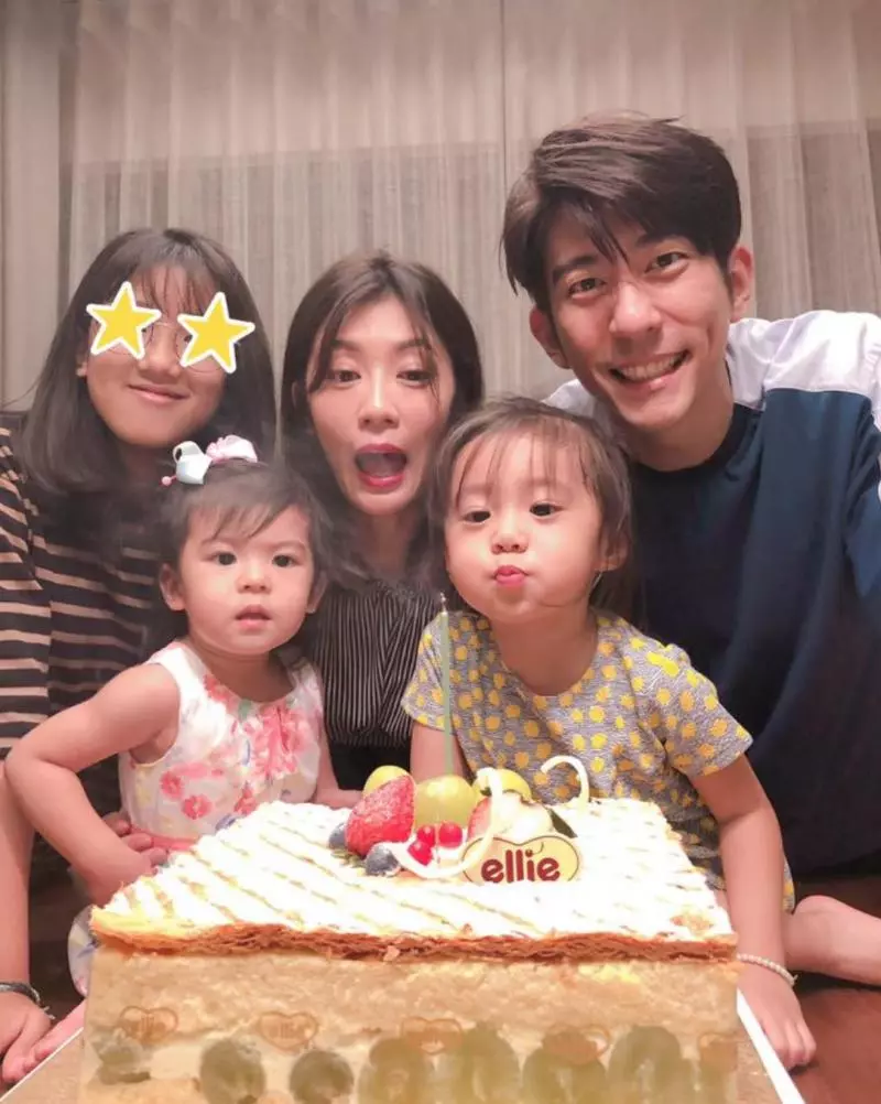 BO妞新髮型賣萌照曝光!眉毛超有戲...讓媽媽哭笑不得:「是不能看妳嗎?」
