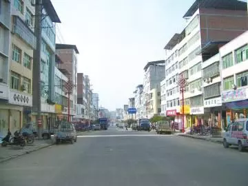 婚後兩年妻子懷孕,街上偶遇前女友,瞥到她肚子,男子癱在地上