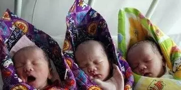 生下三個女兒都丟失,12年後婆婆臨終時指指床底,俺才知實情