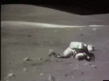 月球重力是地球的六分之一 那麼在月球上跳高能夠達到地球六倍嗎