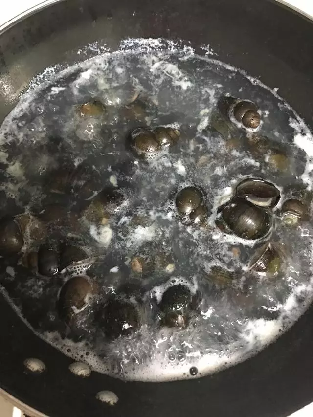 大排檔老闆:田螺這樣吃才是「行家」,鮮美不腥,一口一個停不下