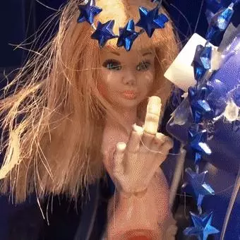 現實中的透視外掛:美國藝術家用垃圾做的名畫,騙過你的雙眼