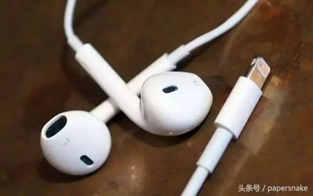 用蘋果耳機這麼久,竟不知兩個小孔暗藏玄機