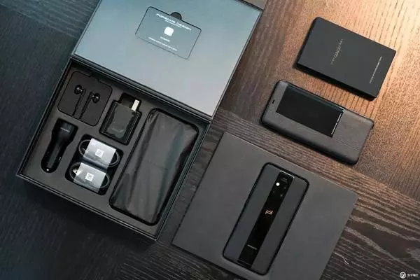 HUAWEI Mate 20 RS 保時捷設計圖賞:年輕人的第一台保時捷