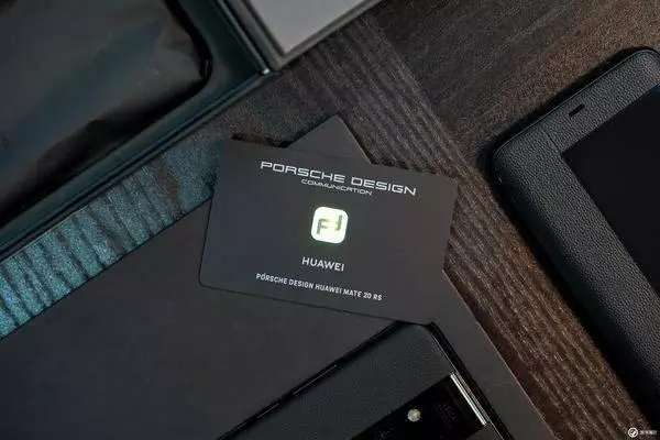 HUAWEI Mate 20 RS 保時捷設計圖賞:年輕人的第一台保時捷