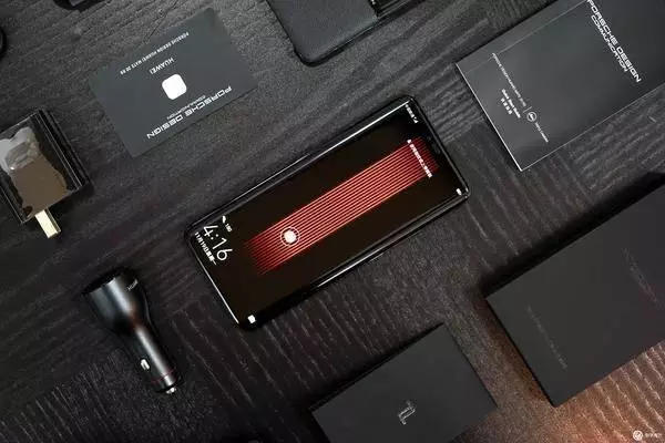 HUAWEI Mate 20 RS 保時捷設計圖賞:年輕人的第一台保時捷