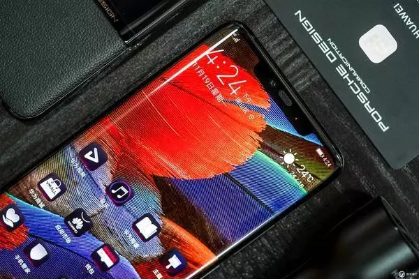 HUAWEI Mate 20 RS 保時捷設計圖賞:年輕人的第一台保時捷