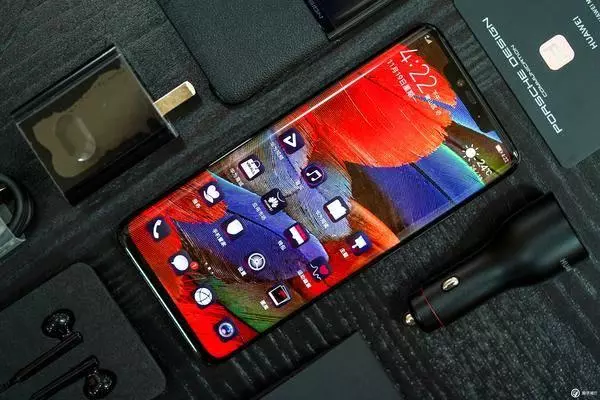 HUAWEI Mate 20 RS 保時捷設計圖賞:年輕人的第一台保時捷