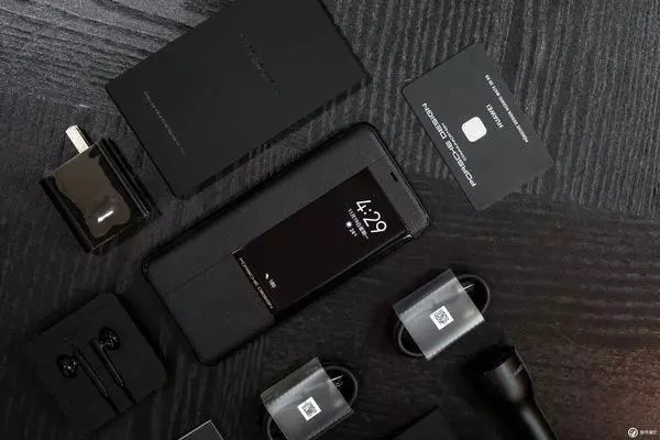 HUAWEI Mate 20 RS 保時捷設計圖賞:年輕人的第一台保時捷