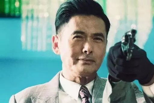 56億家產全部捐出,終生不與成龍合作,有6輛豪車卻從不炫富!