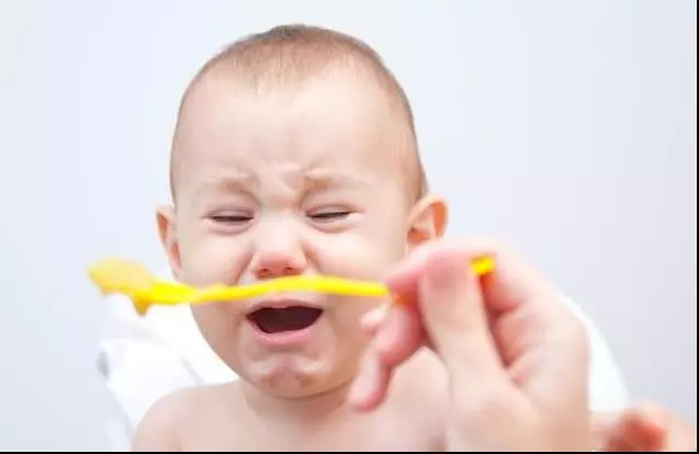 3歲了,家長還在追著餵飯就是害了娃,專家給出4點建議,現在補救還來得及!