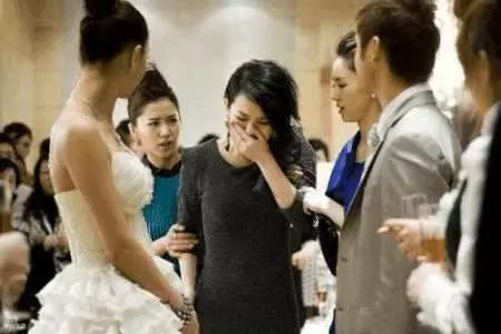 弟弟結婚,我媽要我隨2萬份子錢,我不肯,我媽卻罵我「沒良心」