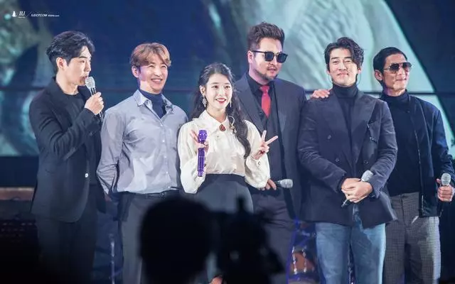 迷妹們成功了!IU擁抱GOD歐巴們,TWICE受邀當演唱會來賓!