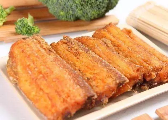 炸帶魚時，千萬別直接下鍋炸，多加1步，帶魚外脆裡嫩！