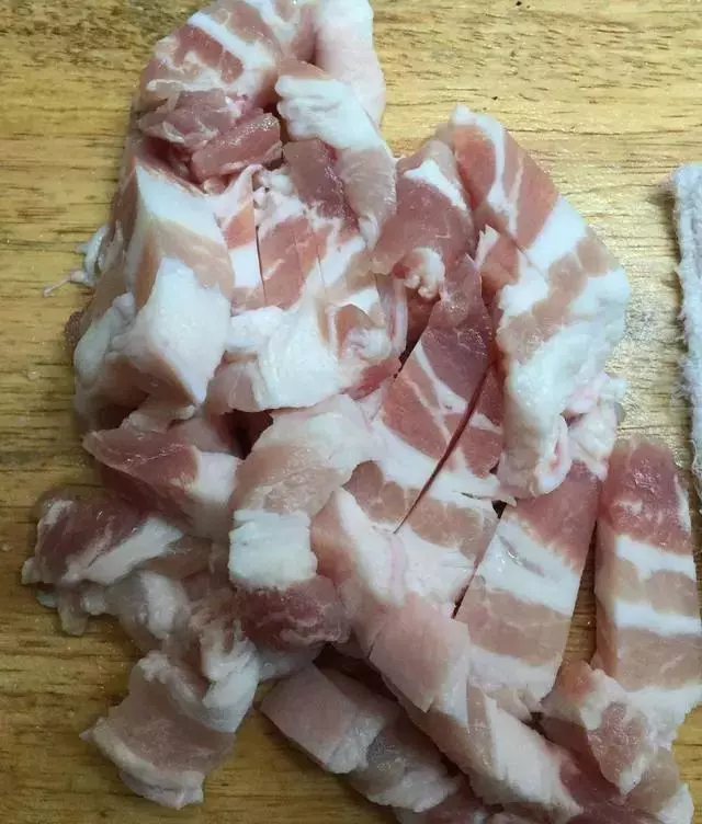 一斤五花肉8個雞蛋,媳婦做的這個美食太好吃了,一天3頓吃不夠!