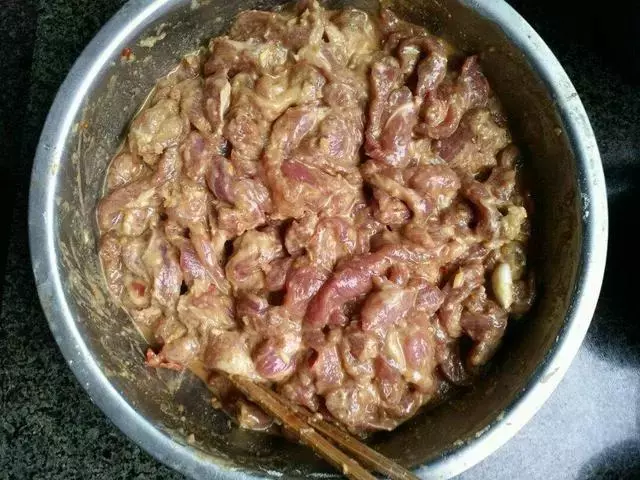 一斤五花肉8個雞蛋,媳婦做的這個美食太好吃了,一天3頓吃不夠!